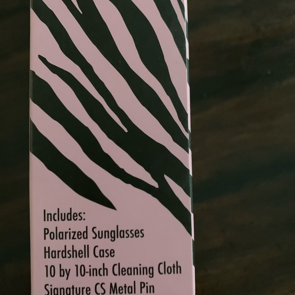 Christian Siriano Niki Sunglasses,hard shell, pin - Picture 3 of 5